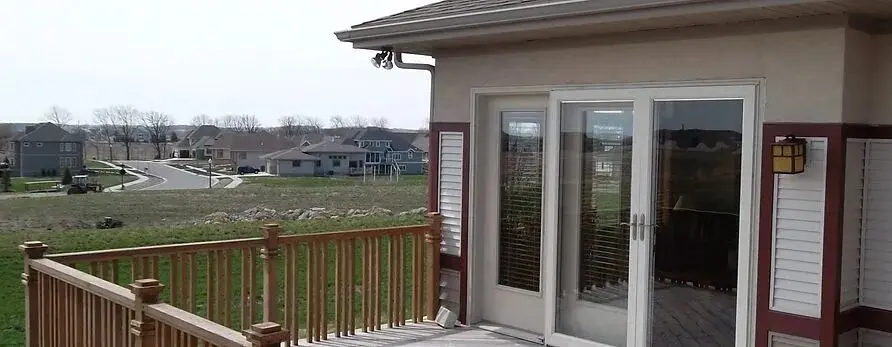 A cat sitting on the back of a house.